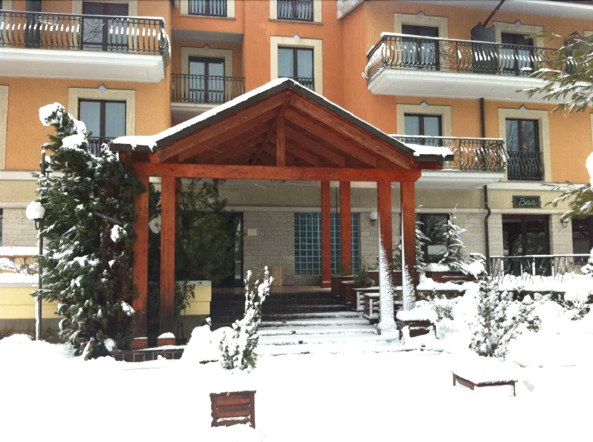Alba Sporting Hotel Rocca di Mezzo Eksteriør billede