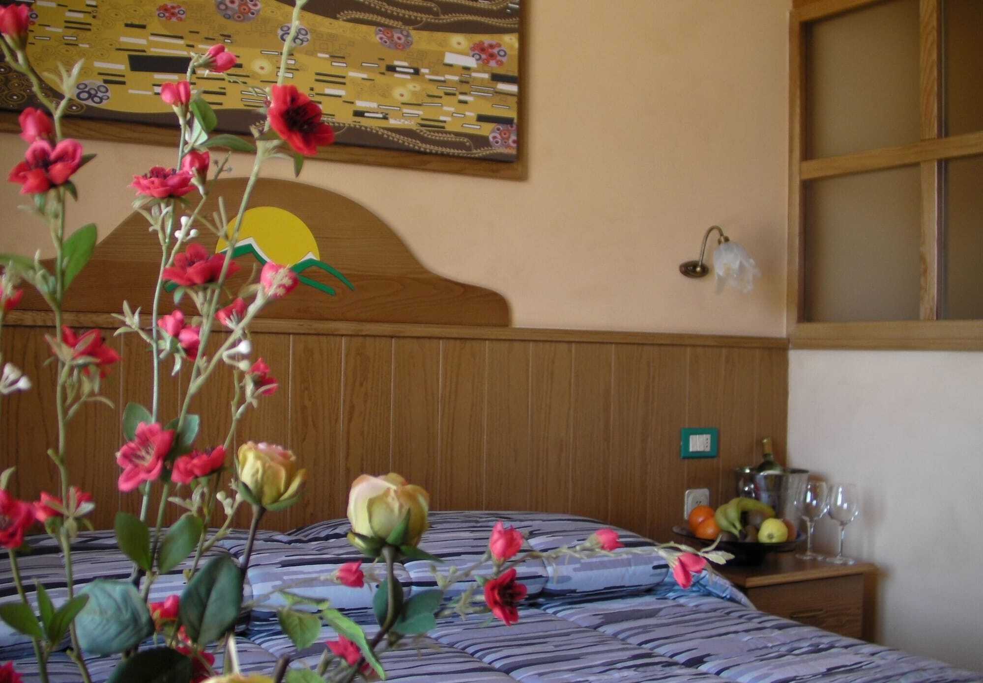 Alba Sporting Hotel Rocca di Mezzo Eksteriør billede