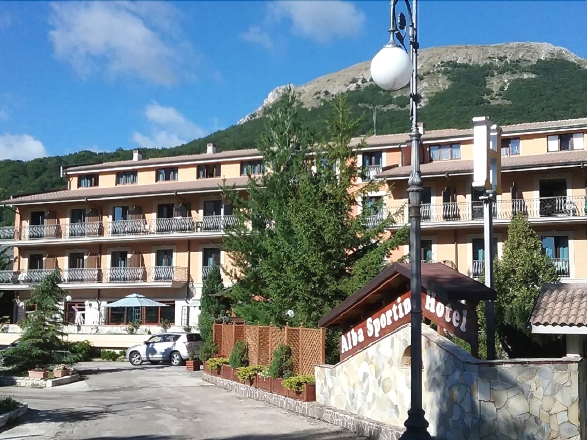 Alba Sporting Hotel Rocca di Mezzo Eksteriør billede