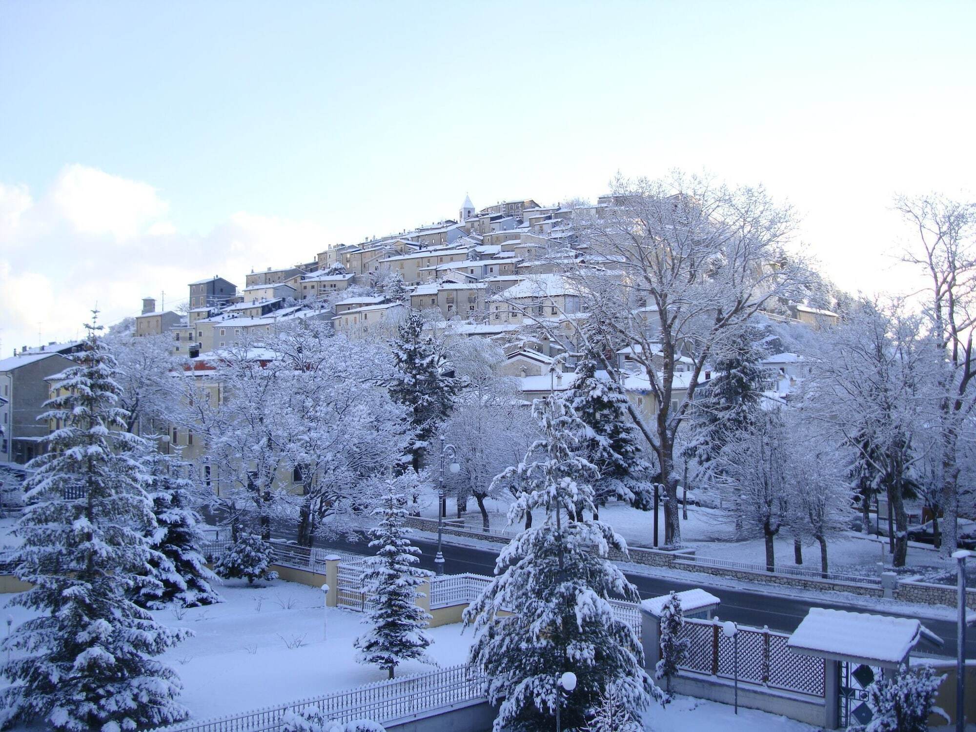 Alba Sporting Hotel Rocca di Mezzo Eksteriør billede